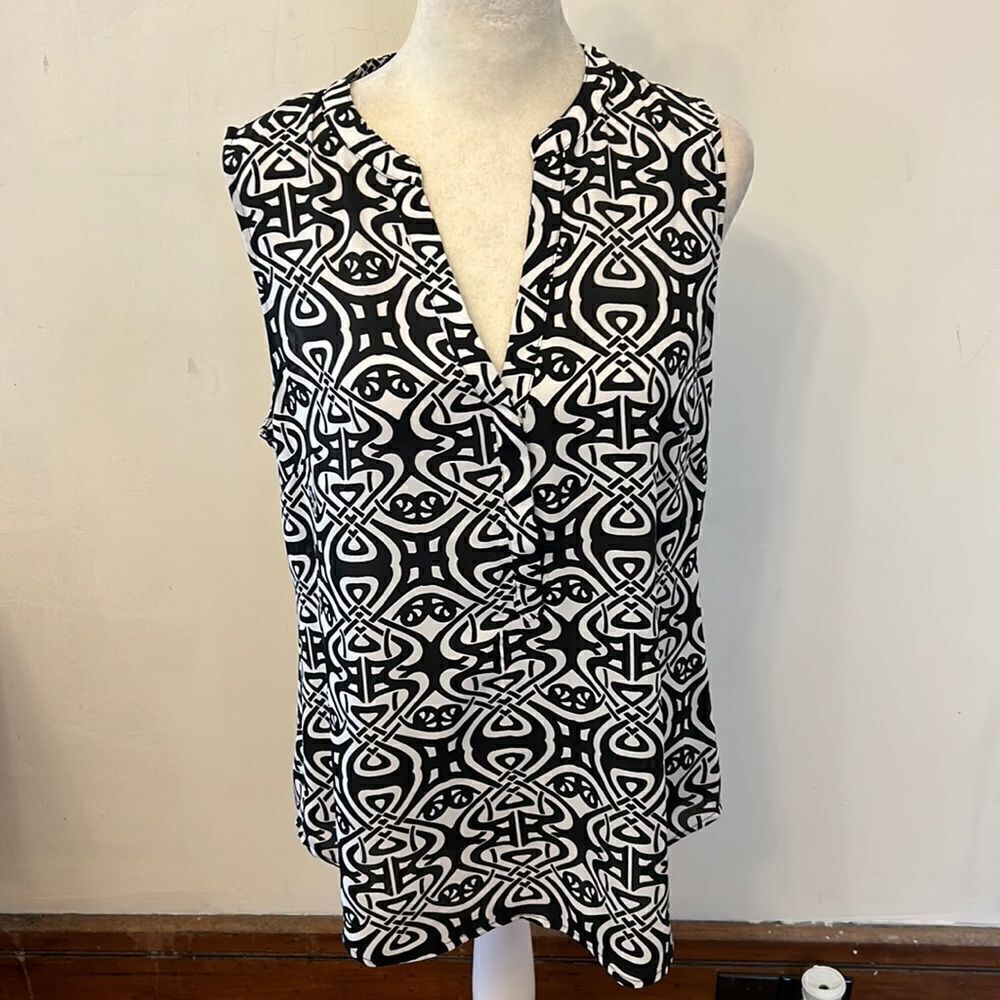 Banana Republic black white patterned sleeveless blouse Size 8 EUC